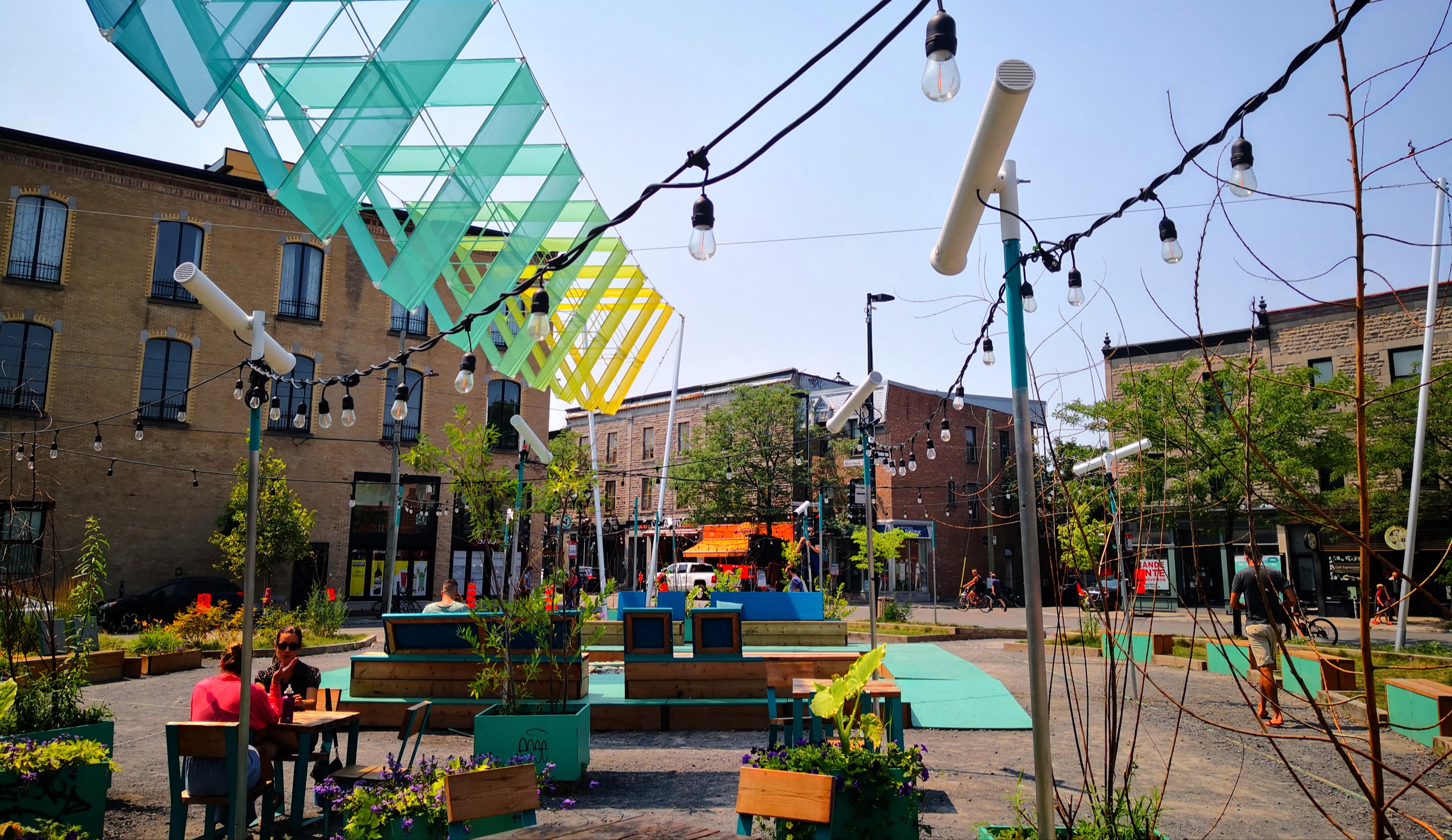 Fleurs-de-Macadam square, 2019, with Audiotopie’s sound installation.